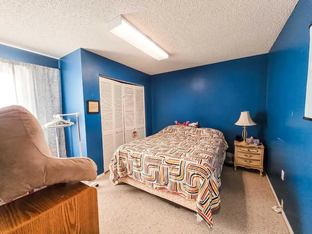 4819 10 Avenue Edson AB T7E 1E6