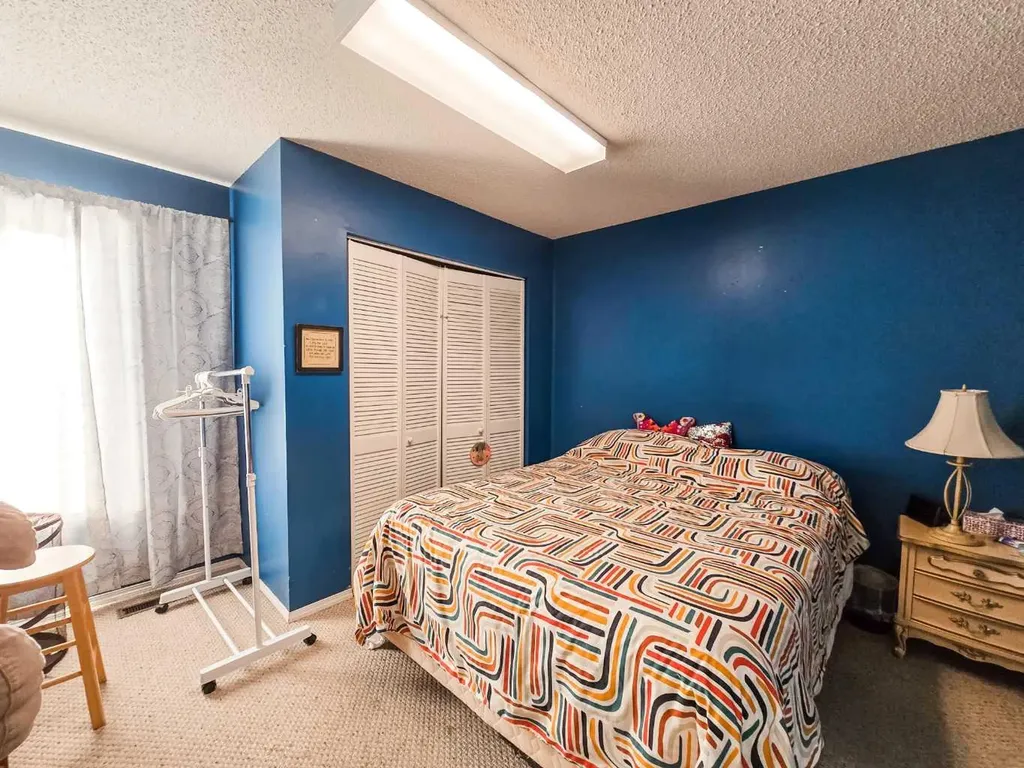 4819 10 Avenue Edson AB T7E 1E6