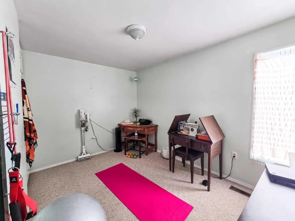 4819 10 Avenue Edson AB T7E 1E6