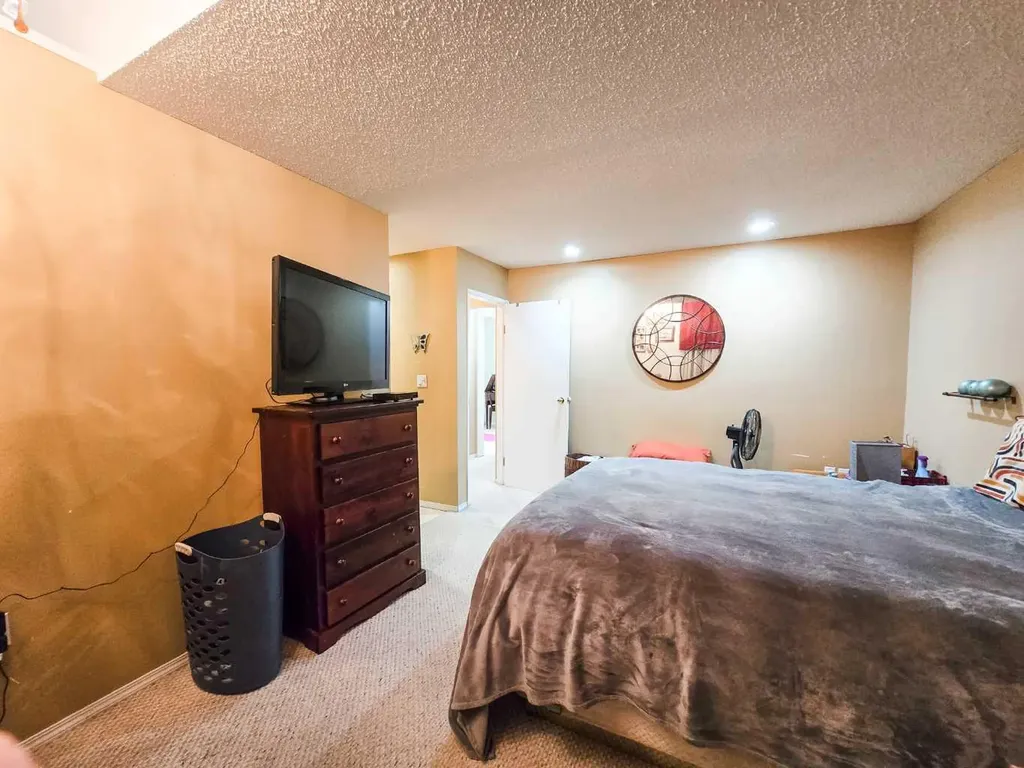 4819 10 Avenue Edson AB T7E 1E6