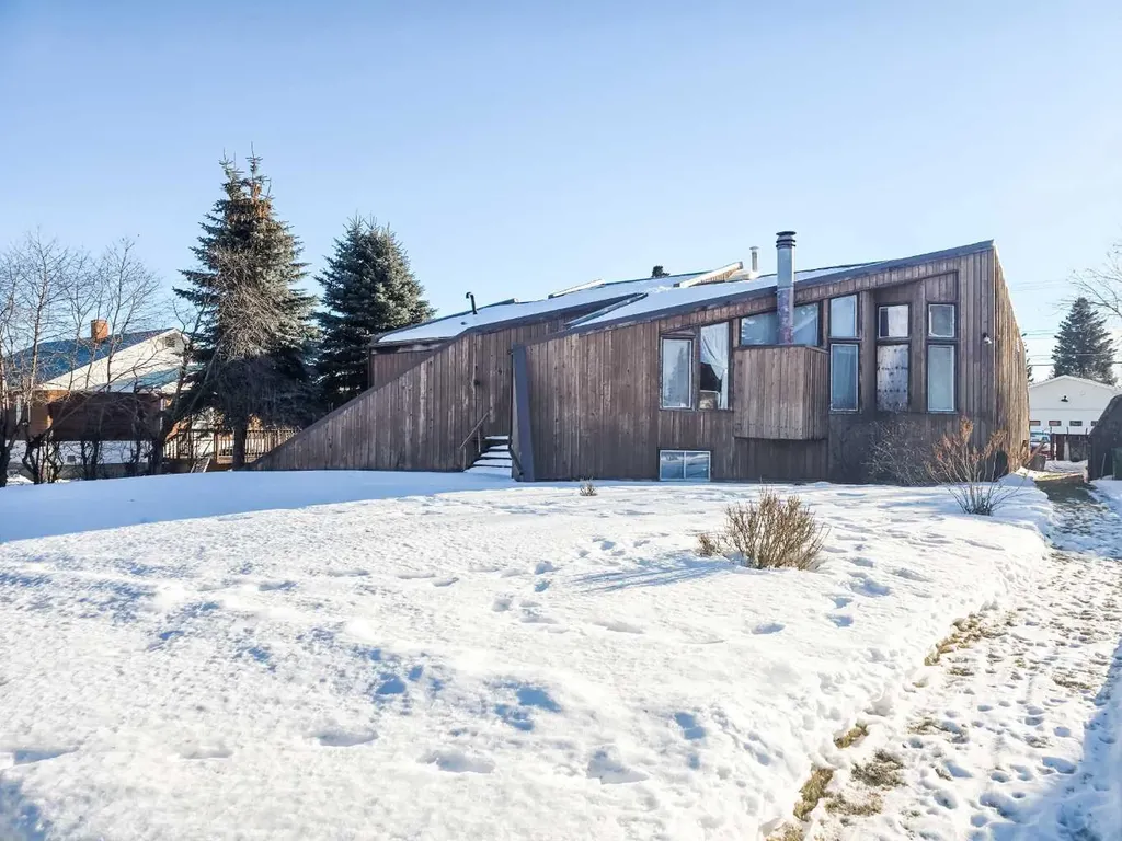 4819 10 Avenue Edson AB T7E 1E6