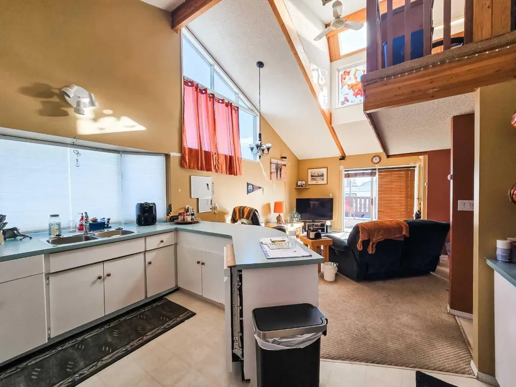 4819 10 Avenue Edson AB T7E 1E6