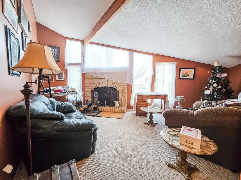 4819 10 Avenue Edson AB T7E 1E6
