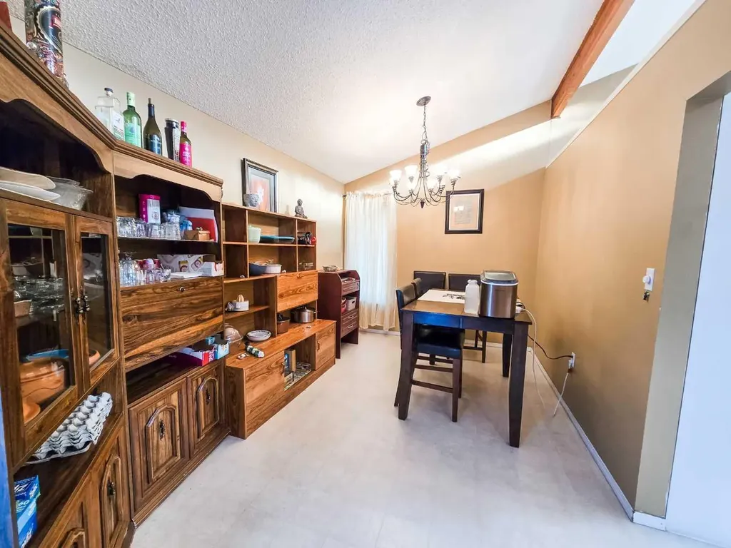 4819 10 Avenue Edson AB T7E 1E6