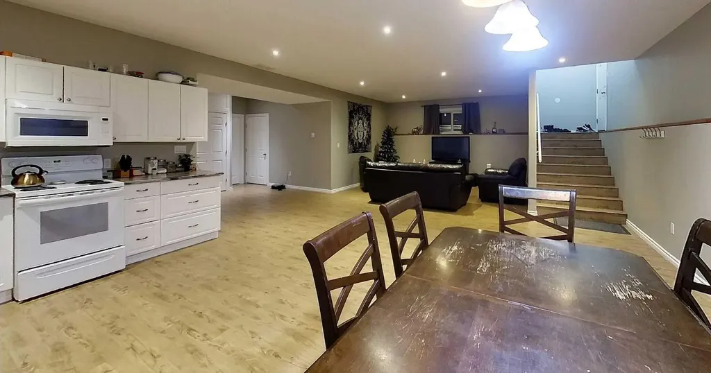 1727 63 Street Edson AB T7E 1S2