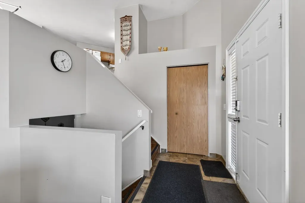 139 Castledale Way NE Calgary AB T3J 2A4