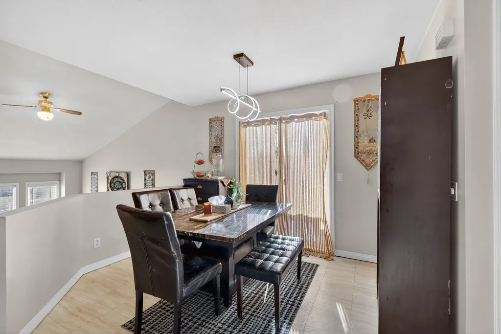 139 Castledale Way NE Calgary AB T3J 2A4