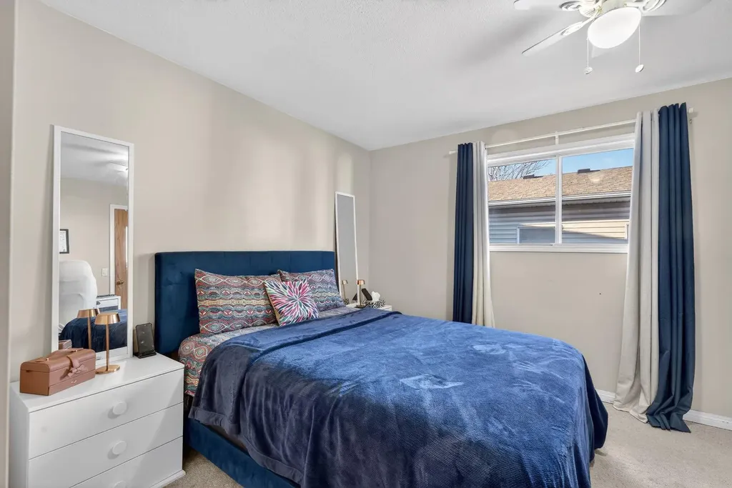 139 Castledale Way NE Calgary AB T3J 2A4