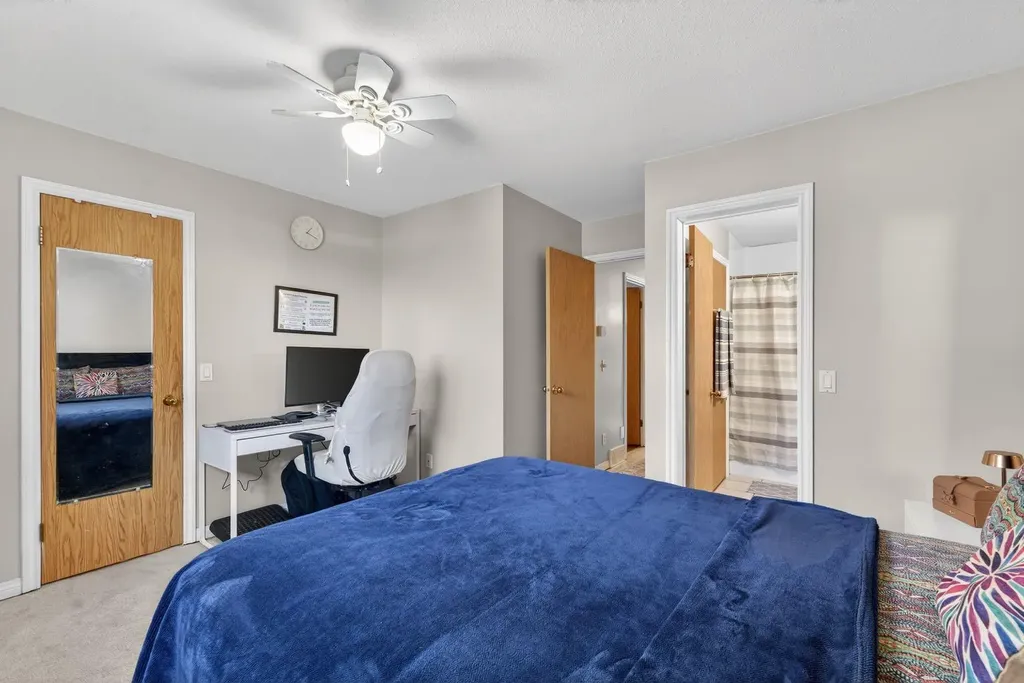 139 Castledale Way NE Calgary AB T3J 2A4