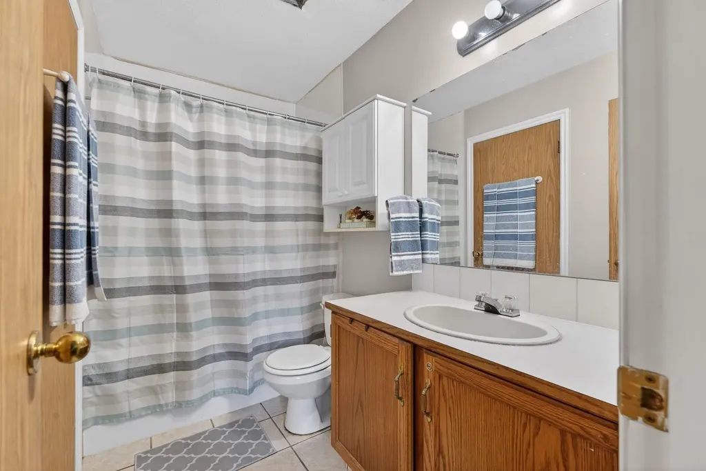 139 Castledale Way NE Calgary AB T3J 2A4