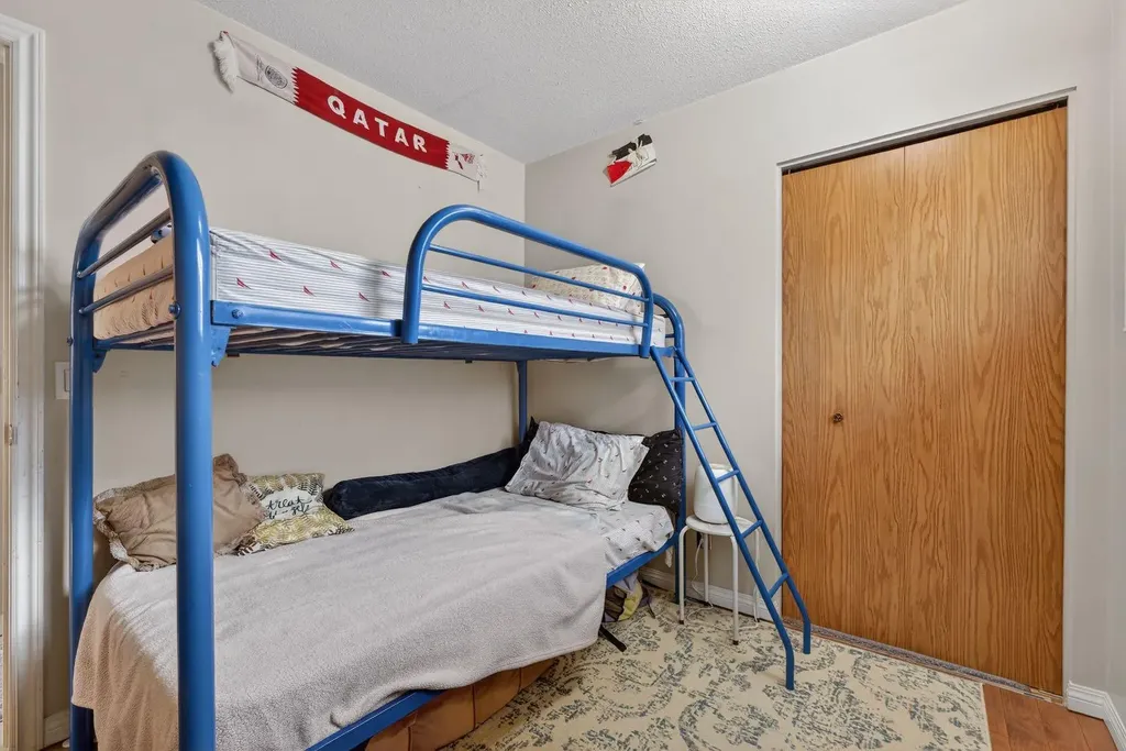 139 Castledale Way NE Calgary AB T3J 2A4
