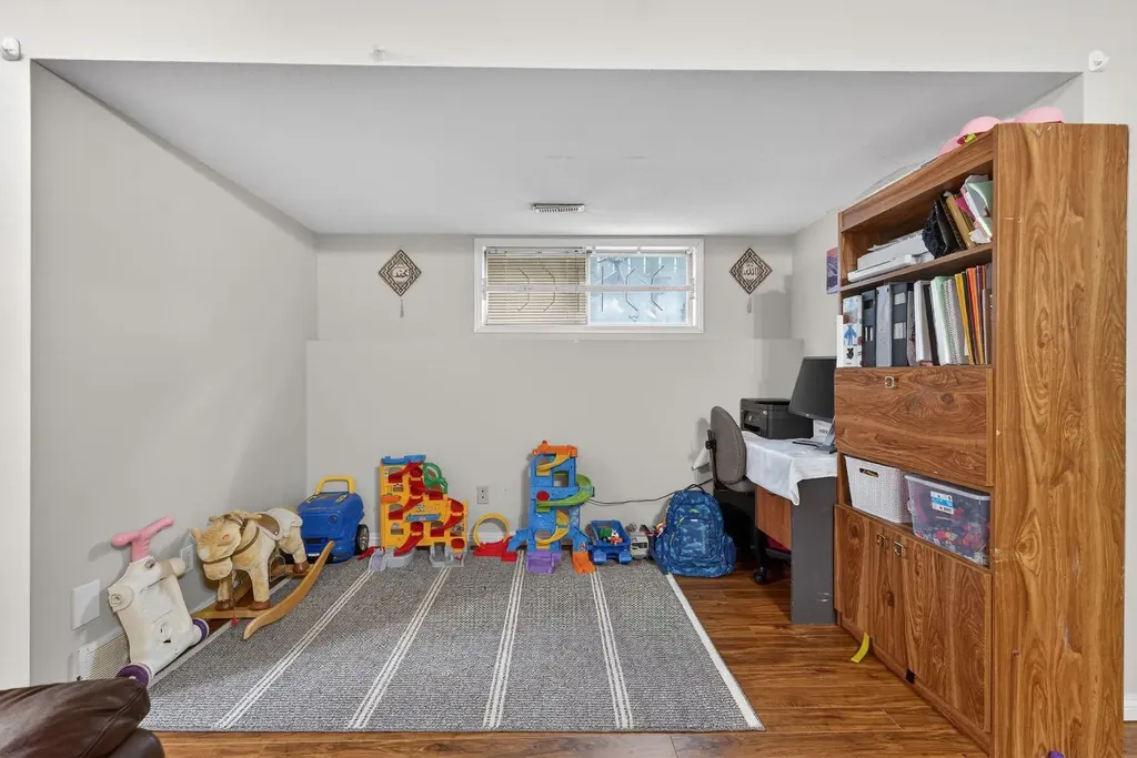 139 Castledale Way NE Calgary AB T3J 2A4