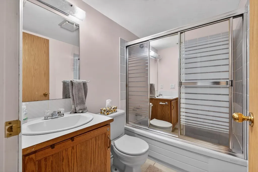139 Castledale Way NE Calgary AB T3J 2A4