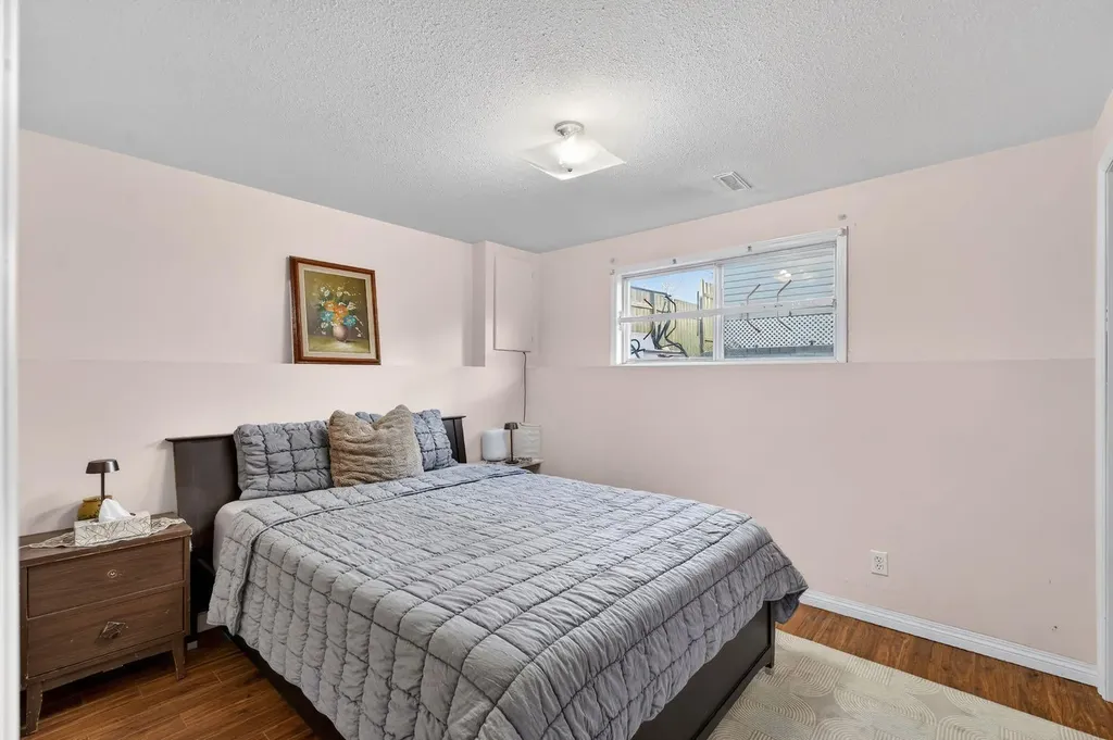 139 Castledale Way NE Calgary AB T3J 2A4