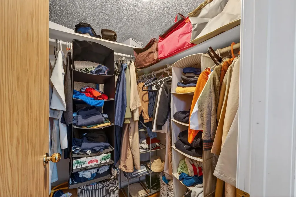 139 Castledale Way NE Calgary AB T3J 2A4