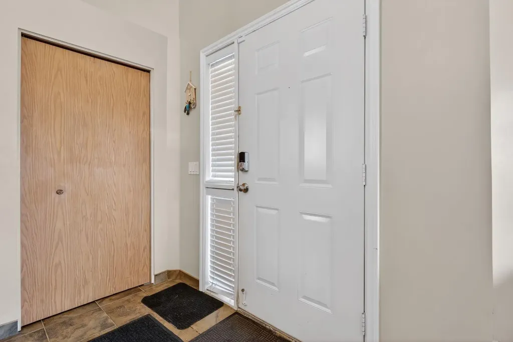 139 Castledale Way NE Calgary AB T3J 2A4