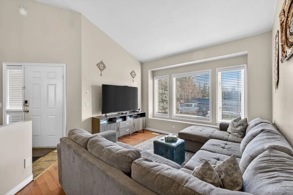 139 Castledale Way NE Calgary AB T3J 2A4