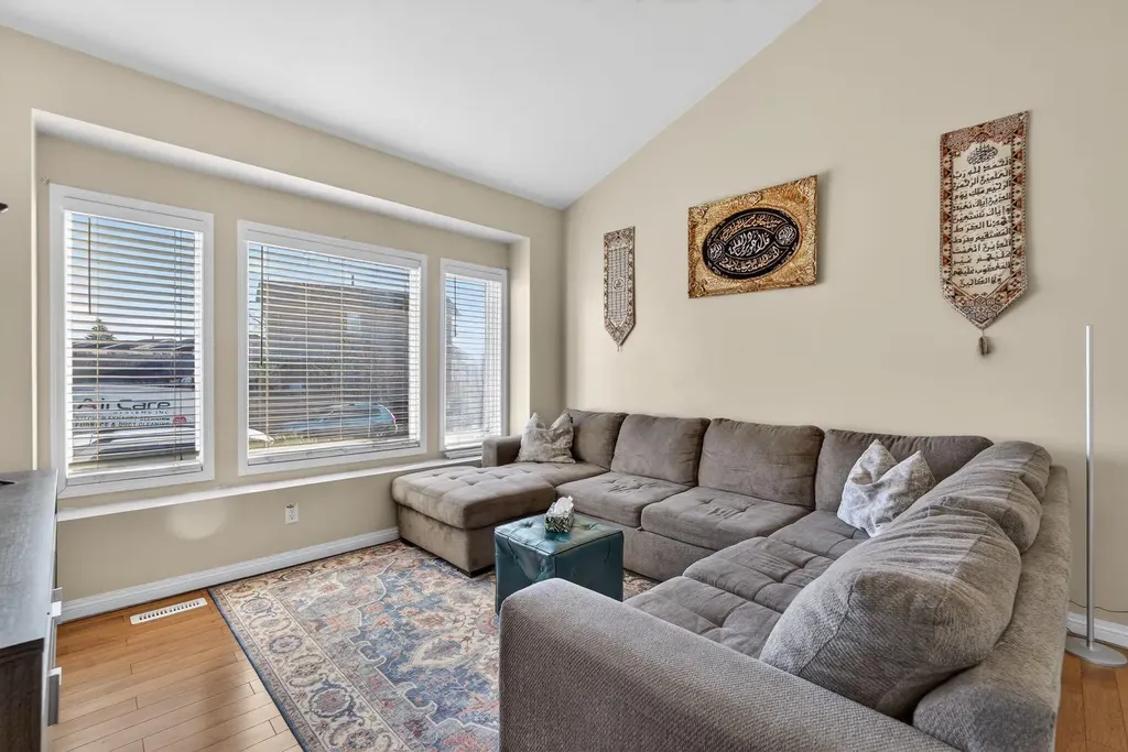 139 Castledale Way NE Calgary AB T3J 2A4