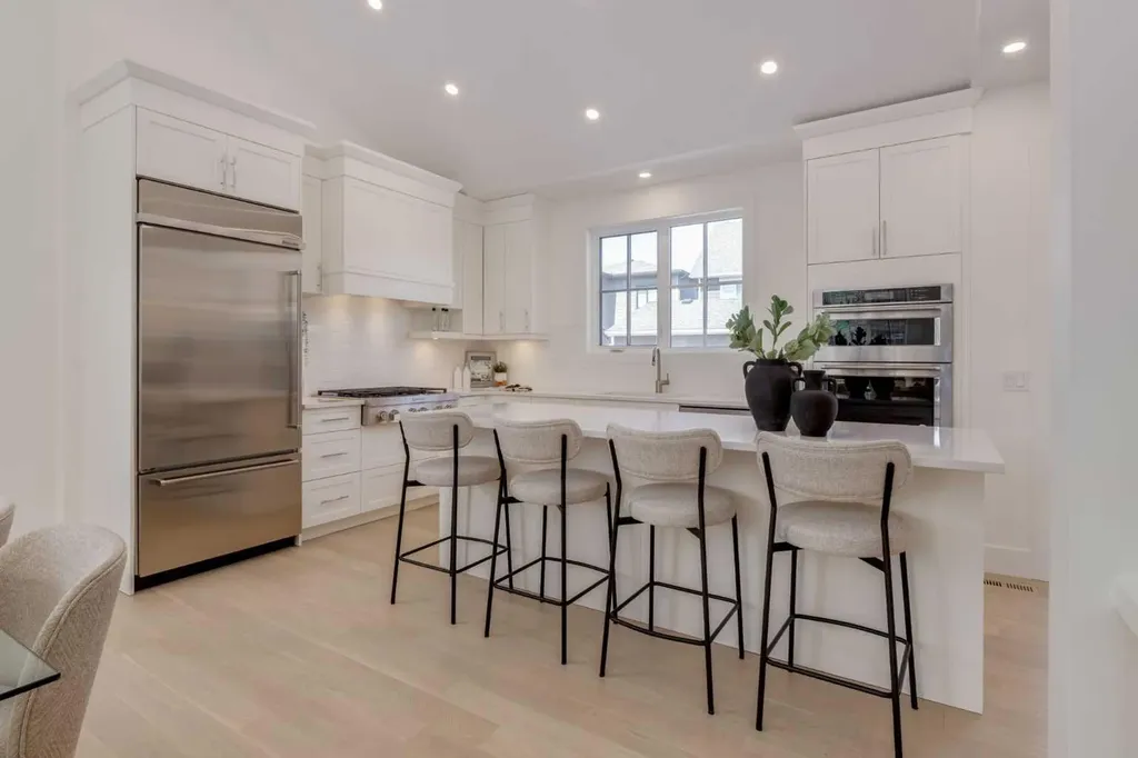 90 Treeline Gardens SW Calgary AB T2Y 0W6
