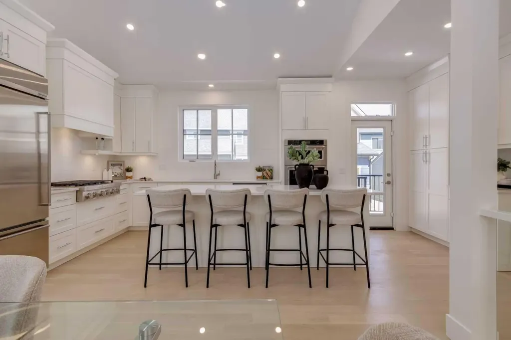 90 Treeline Gardens SW Calgary AB T2Y 0W6