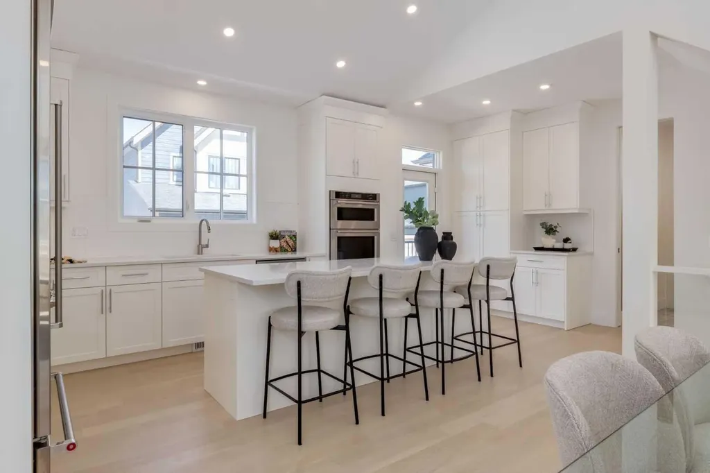 90 Treeline Gardens SW Calgary AB T2Y 0W6