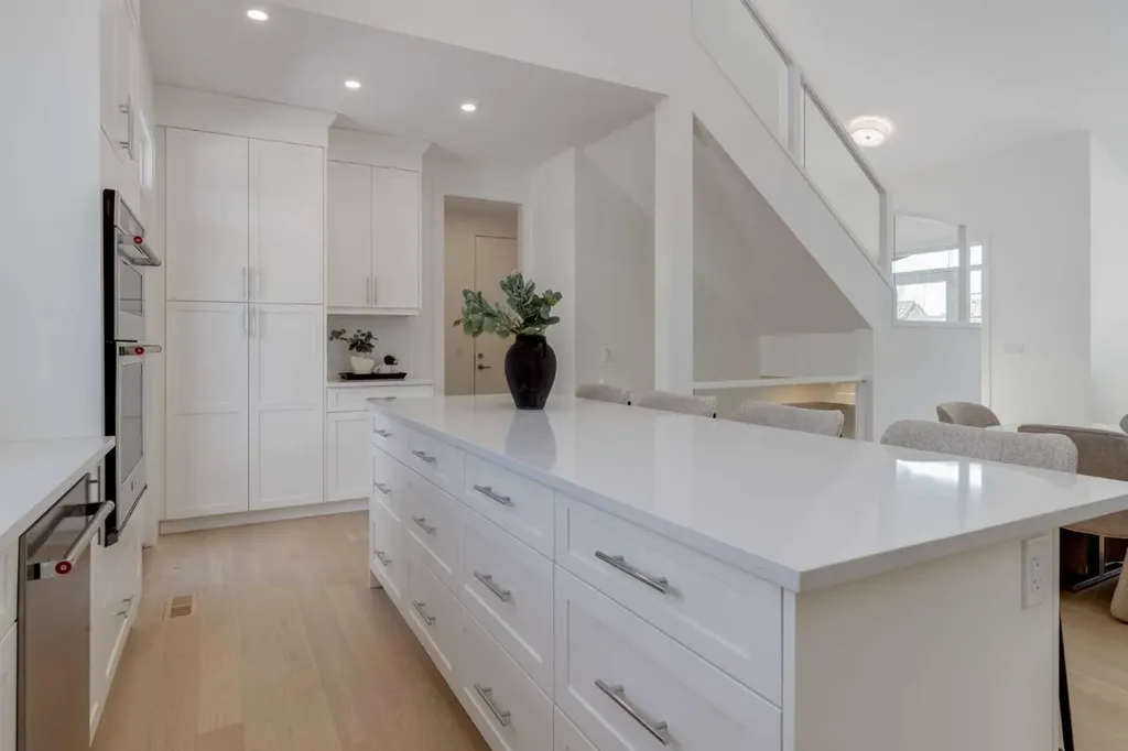 90 Treeline Gardens SW Calgary AB T2Y 0W6