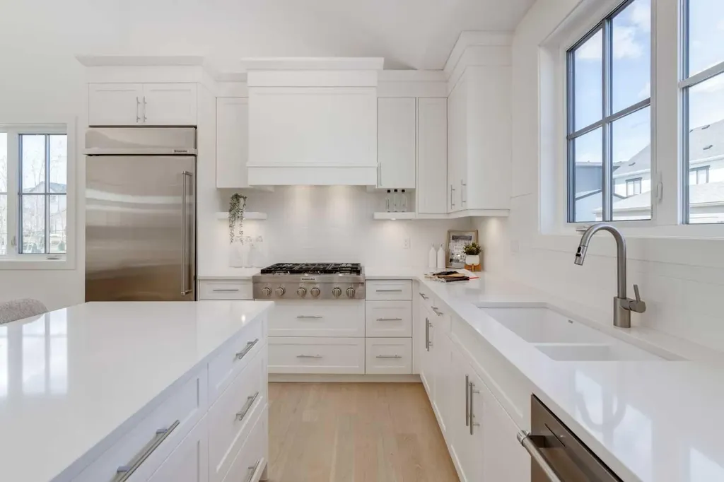 90 Treeline Gardens SW Calgary AB T2Y 0W6