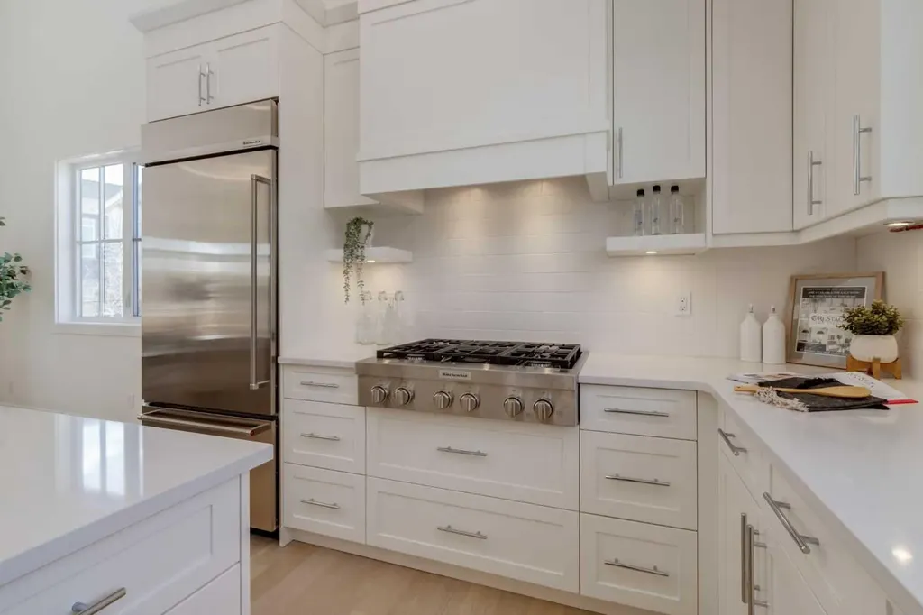 90 Treeline Gardens SW Calgary AB T2Y 0W6