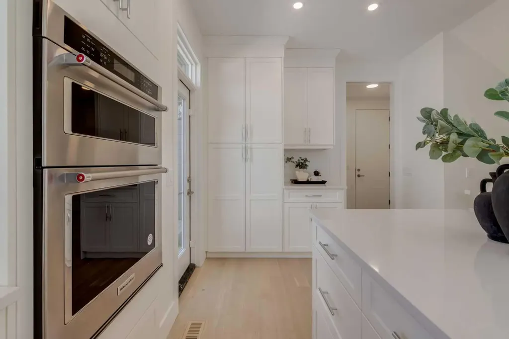 90 Treeline Gardens SW Calgary AB T2Y 0W6