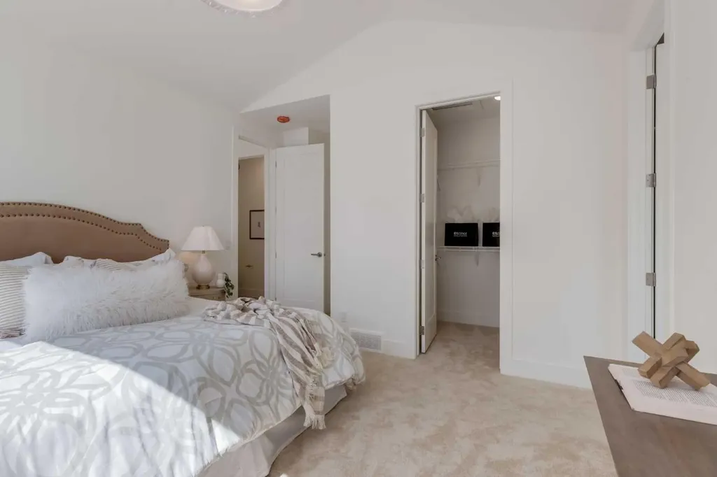 90 Treeline Gardens SW Calgary AB T2Y 0W6