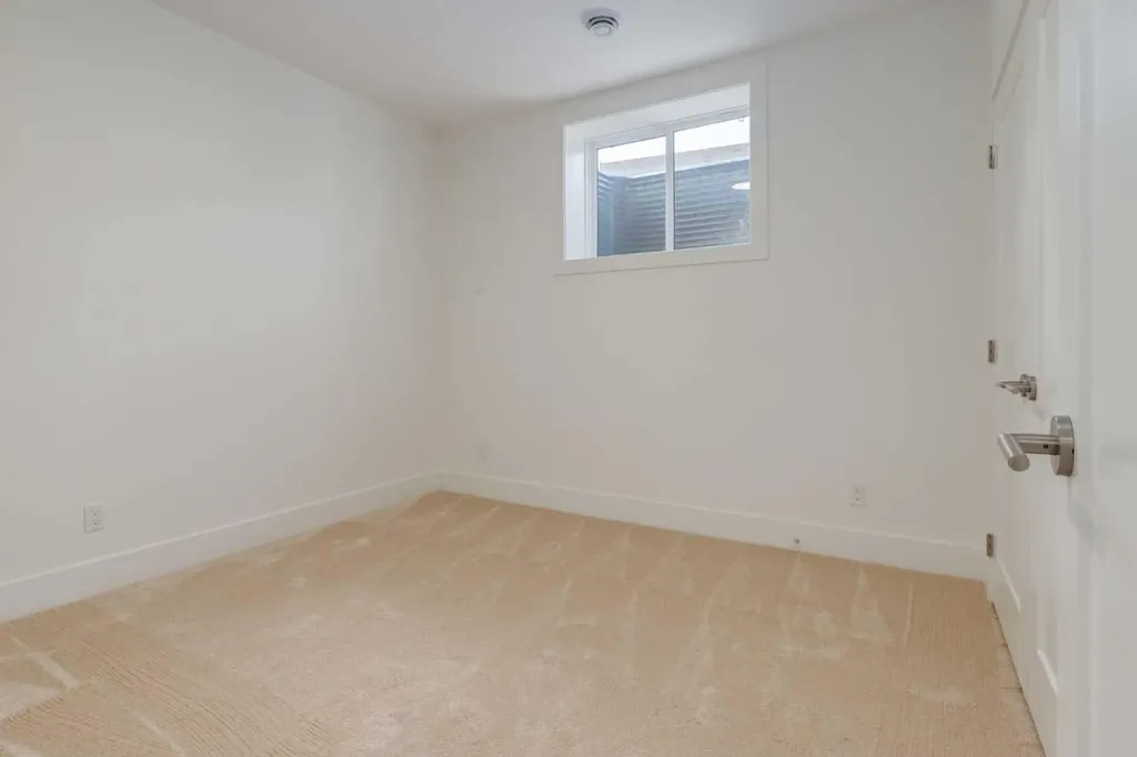 90 Treeline Gardens SW Calgary AB T2Y 0W6