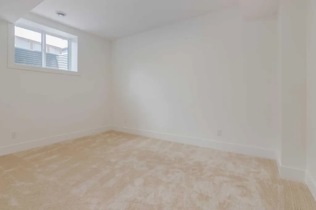 90 Treeline Gardens SW Calgary AB T2Y 0W6