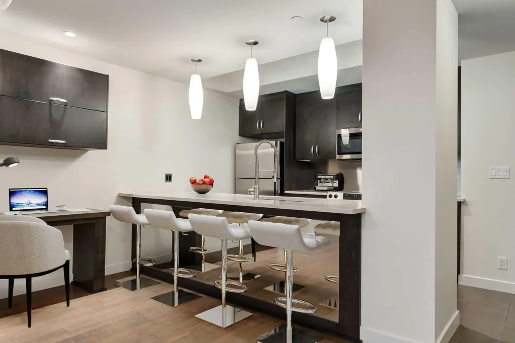 530 12 Avenue SW Calgary AB T2R0B1