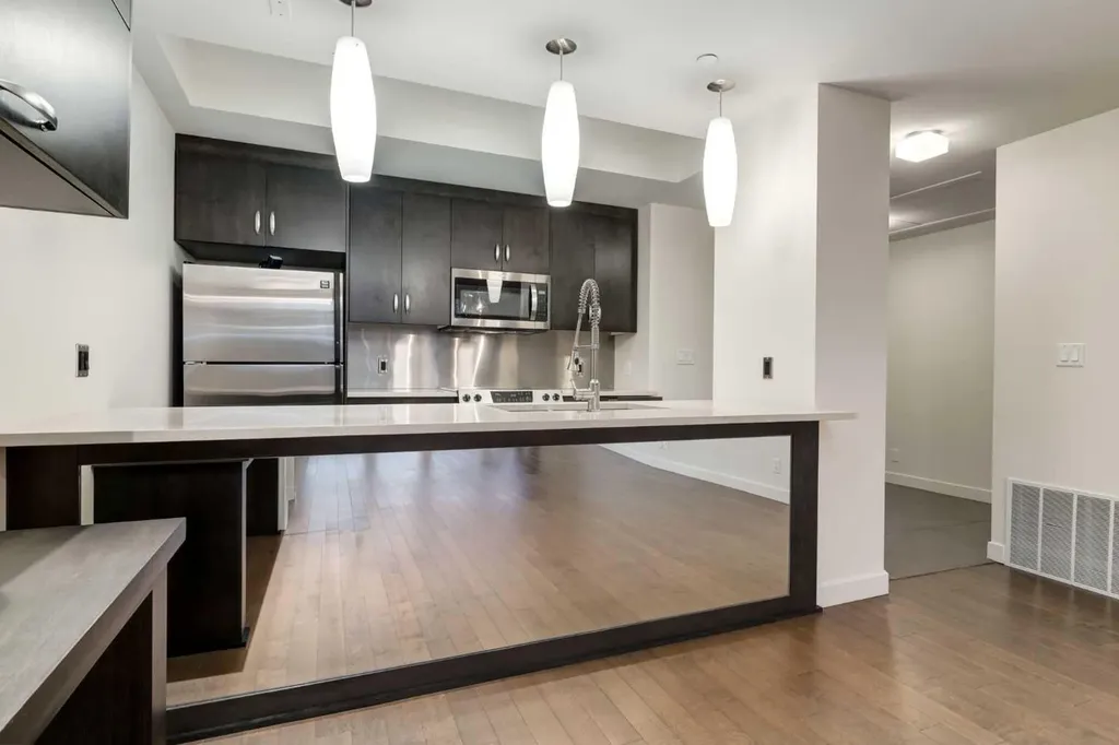 530 12 Avenue SW Calgary AB T2R0B1