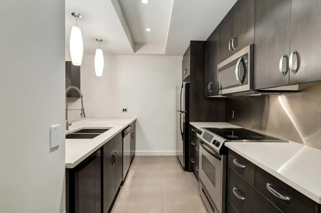 530 12 Avenue SW Calgary AB T2R0B1