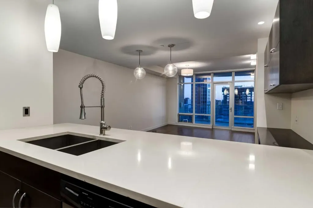 530 12 Avenue SW Calgary AB T2R0B1
