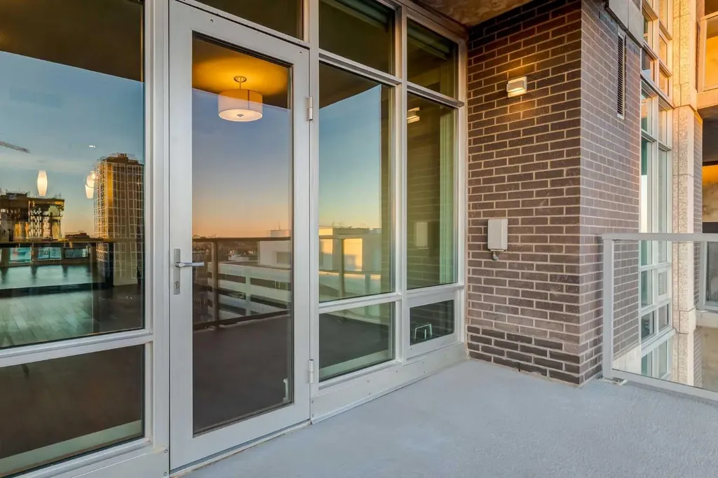 530 12 Avenue SW Calgary AB T2R0B1