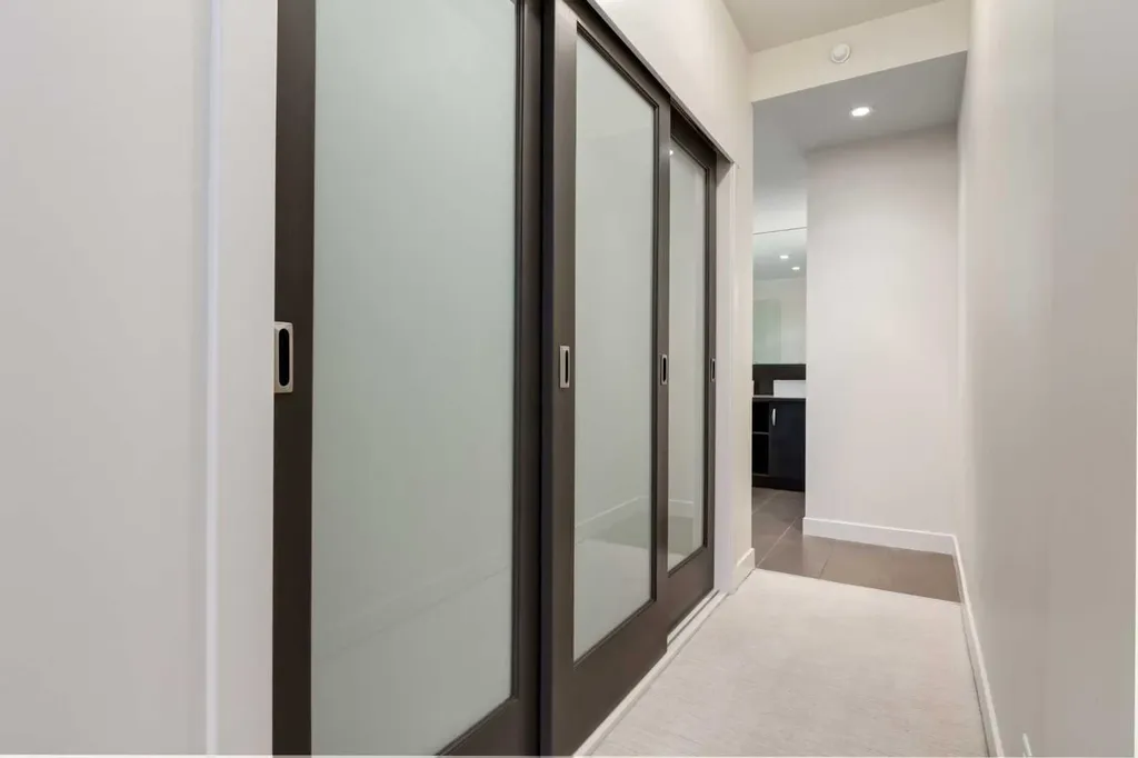530 12 Avenue SW Calgary AB T2R0B1