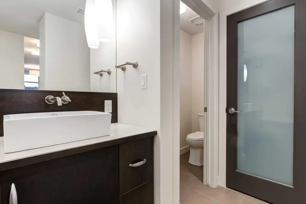 530 12 Avenue SW Calgary AB T2R0B1