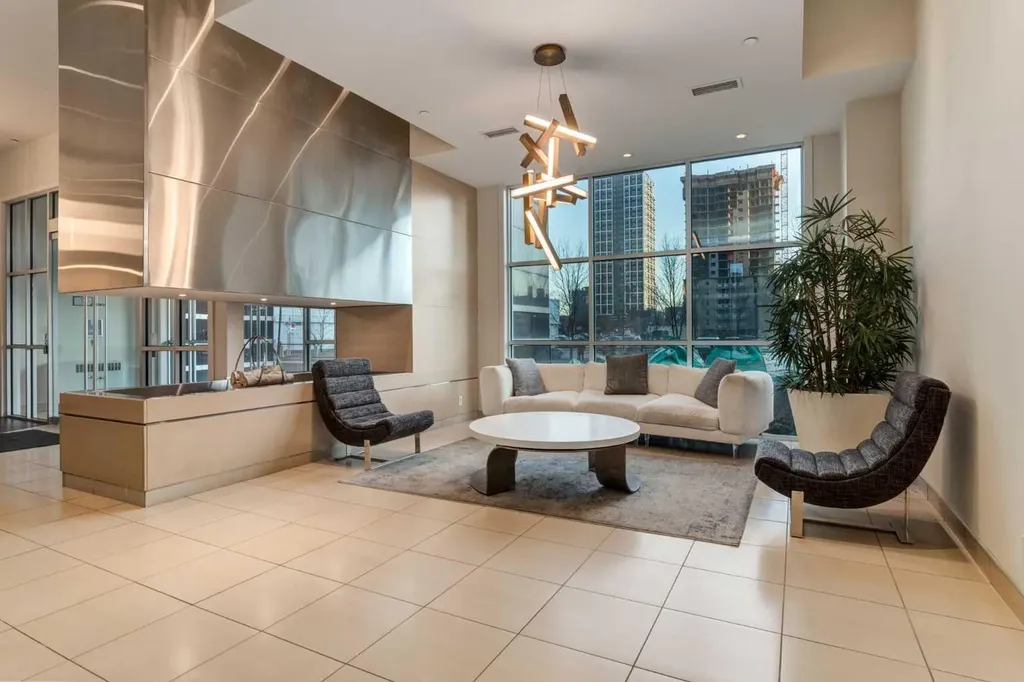 530 12 Avenue SW Calgary AB T2R0B1