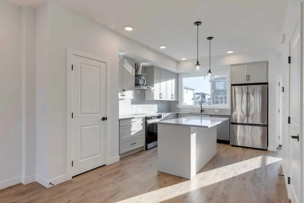 347 Fireside Drive Cochrane AB T4C 3E1