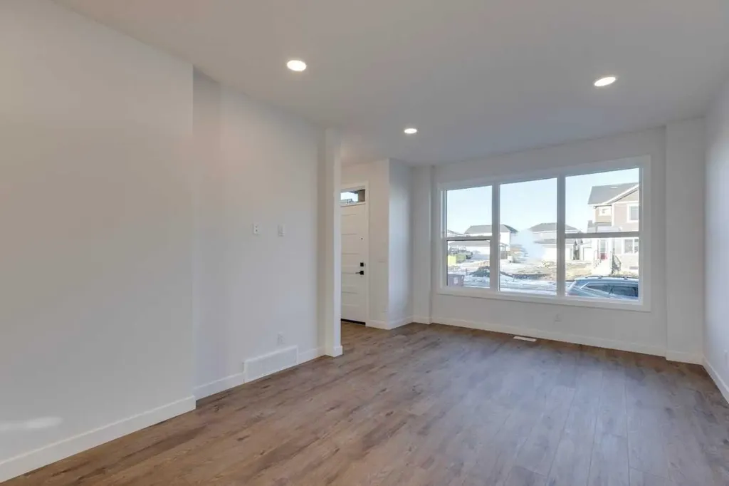 347 Fireside Drive Cochrane AB T4C 3E1