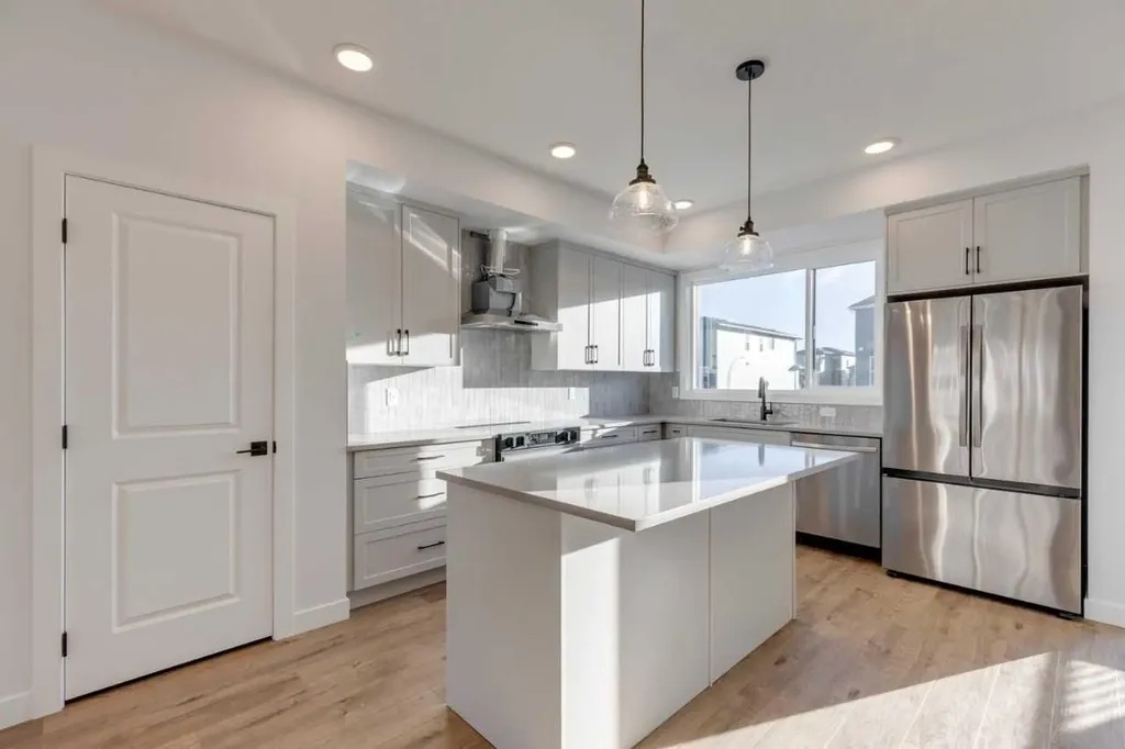 347 Fireside Drive Cochrane AB T4C 3E1