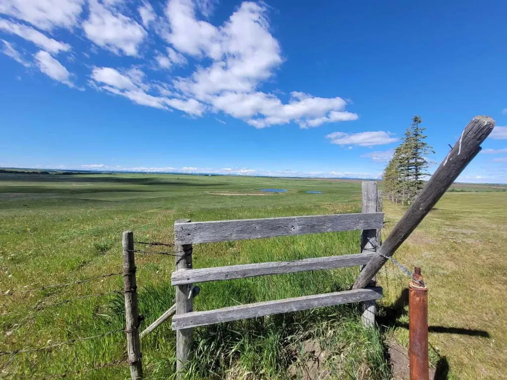 W-5,R-3,T-27,S-22, SE Lochend Road NW Rural Rocky View County AB T0M1L0