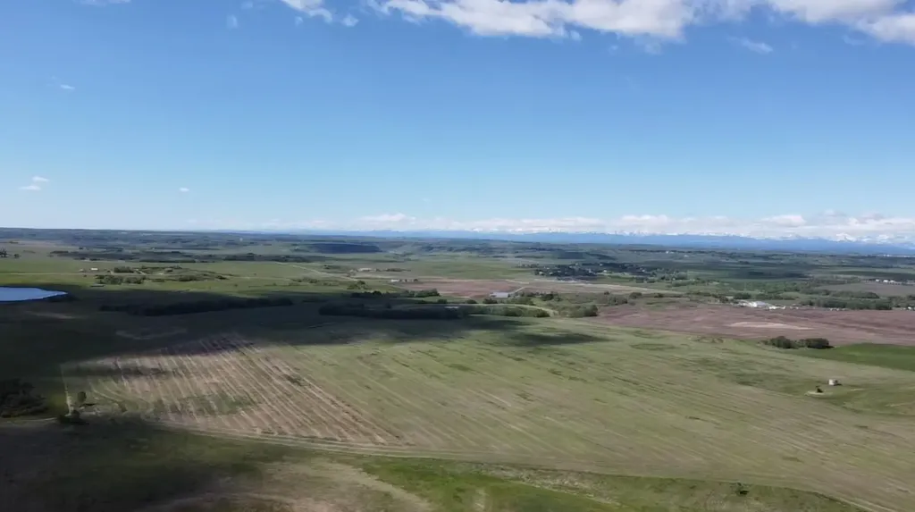 W-5,R-3,T-27,S-22, SE Lochend Road NW Rural Rocky View County AB T0M1L0