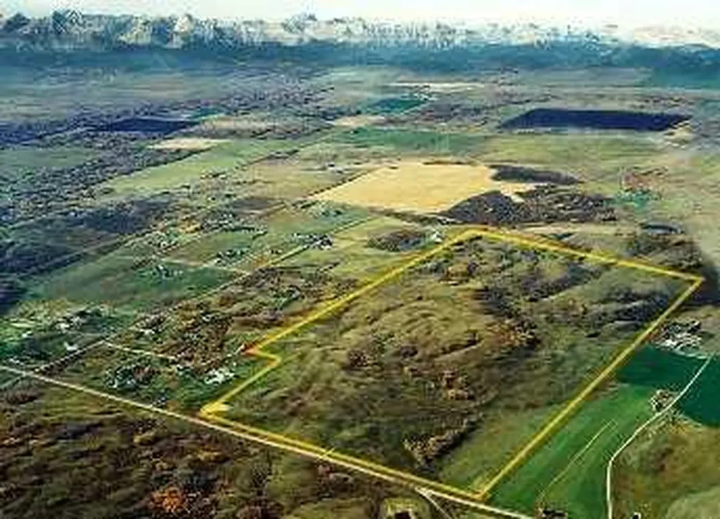 W-5.R-3,T-26,S-22, Q-sw Lochend Road NW Rural Rocky View County AB T4C 2B3