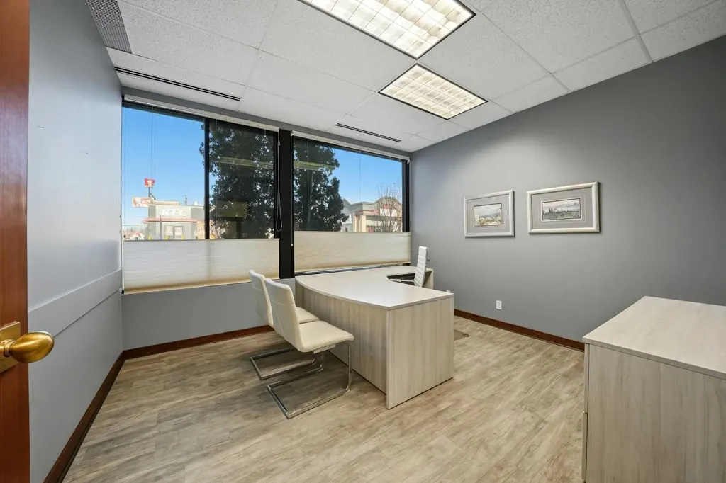 5233 49 Avenue Red Deer AB T4N 5G5