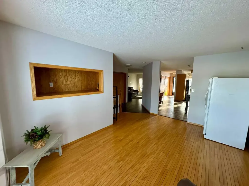 1925 5 Avenue Wainwright AB T9W1J3