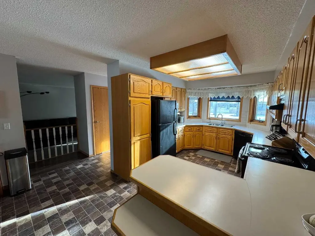 1925 5 Avenue Wainwright AB T9W1J3