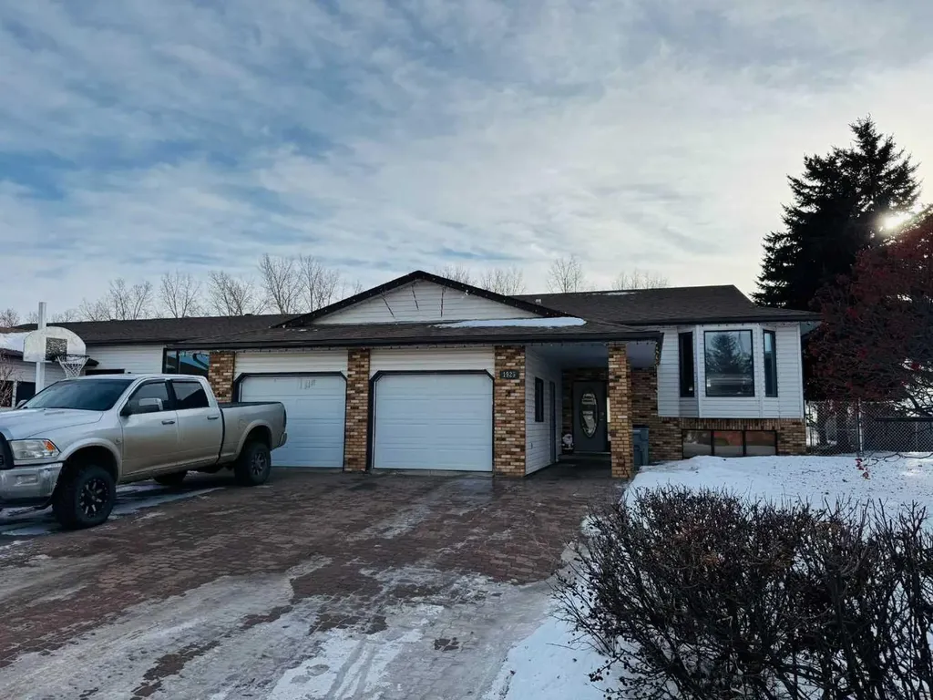 1925 5 Avenue Wainwright AB T9W1J3